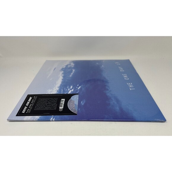 Tate McRae The One Day Blue Sky LP  Blue Heart Vinyl Vertigo Vinyl 530/1000 - Picture 4 of 6